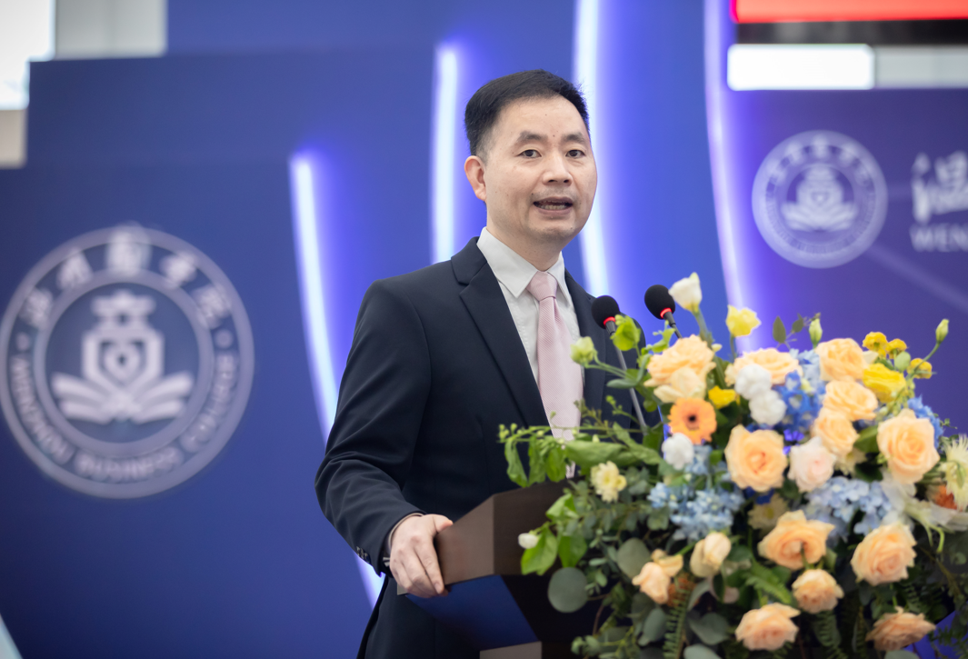 温州商学院举行2022届毕业典礼 《奋进的旋律》男主原型林东现场