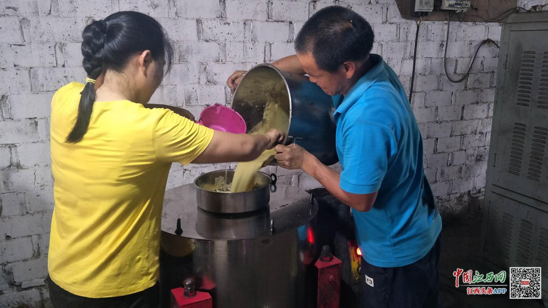 油坊飘香小康在望 余干贫困户刘武汉贷款创业完成走上致富路