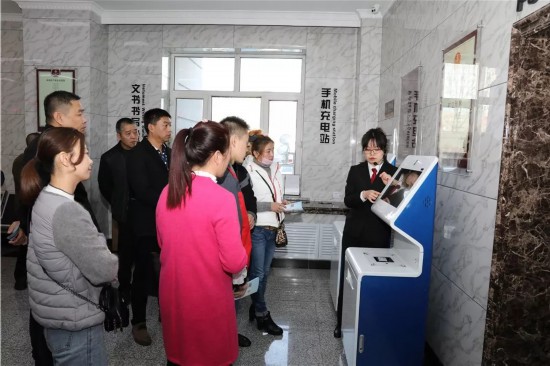 双鸭山中院第51次“公众开放日”：青年创业者走进法院体验“打官司不求人”的科技支撑