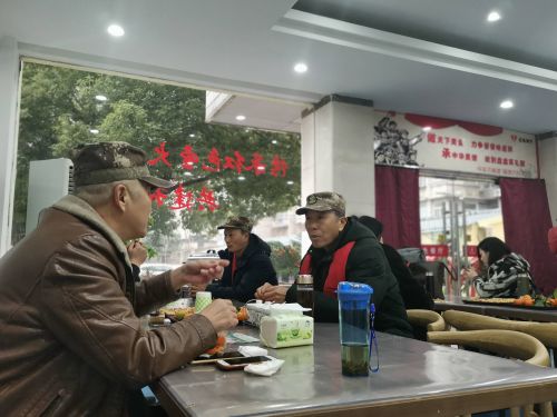 【暖新闻】南京首个红色助老餐厅开业，老兵创业服务高龄老兵