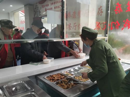 【暖新闻】南京首个红色助老餐厅开业，老兵创业服务高龄老兵