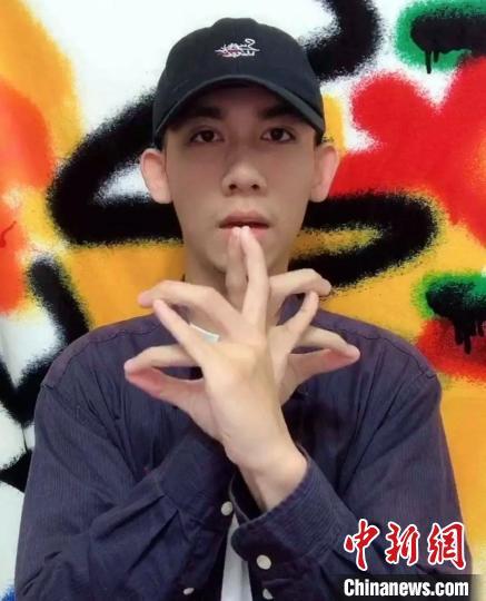 台湾时尚青年以手指舞展示壮族传统节日 有意赴广西创业