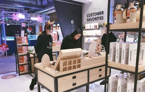 雅琳娜化妆品店加盟品牌前景如何？创业品牌首选