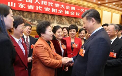 “党的阳光，照亮了妇女的就业创业之路”