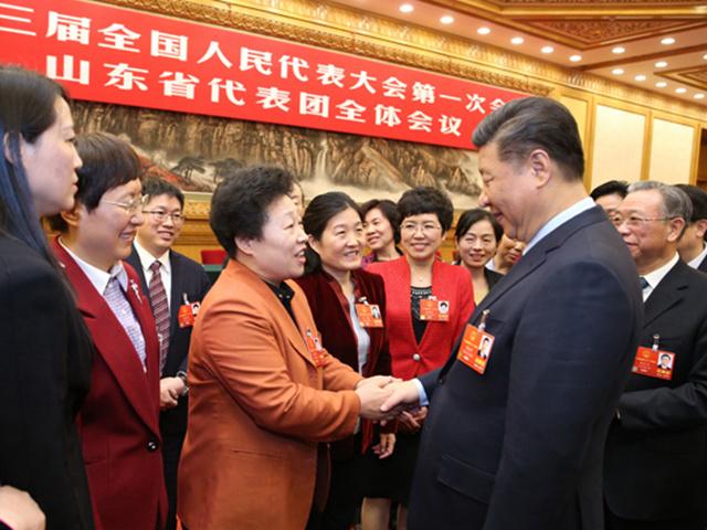 “党的阳光，照亮了妇女的就业创业之路”