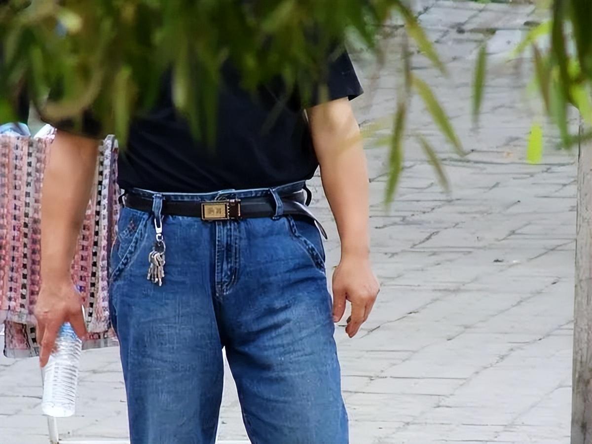 程序员夏天穿格子衫，冬天穿什么？答案扎心了哈哈哈哈哈