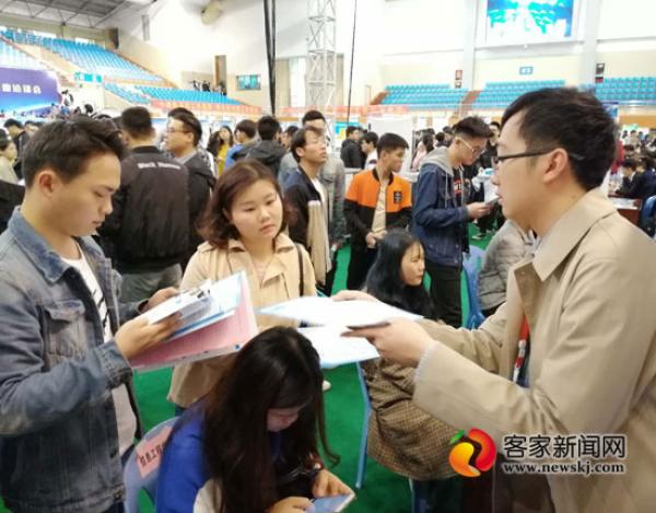 大学生查收创新创业政策“大礼包”