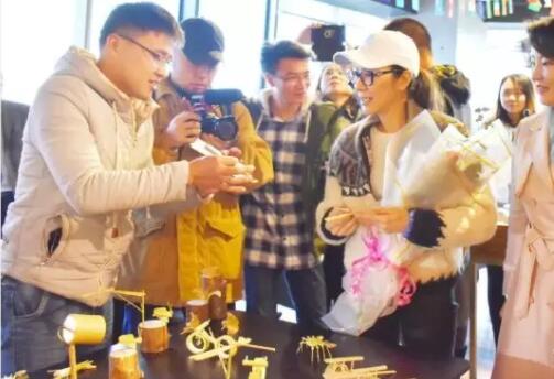 联合国开发计划署全球亲善大使杨紫琼赴牟定县探访青年创业公益项目