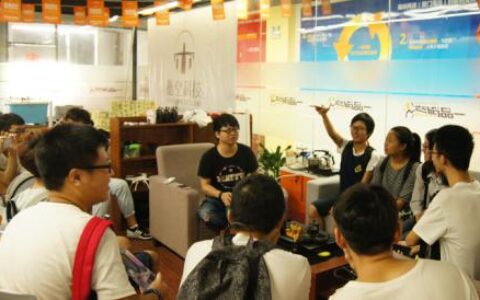 大学生来一品创客参观学习 点燃创新创业热情