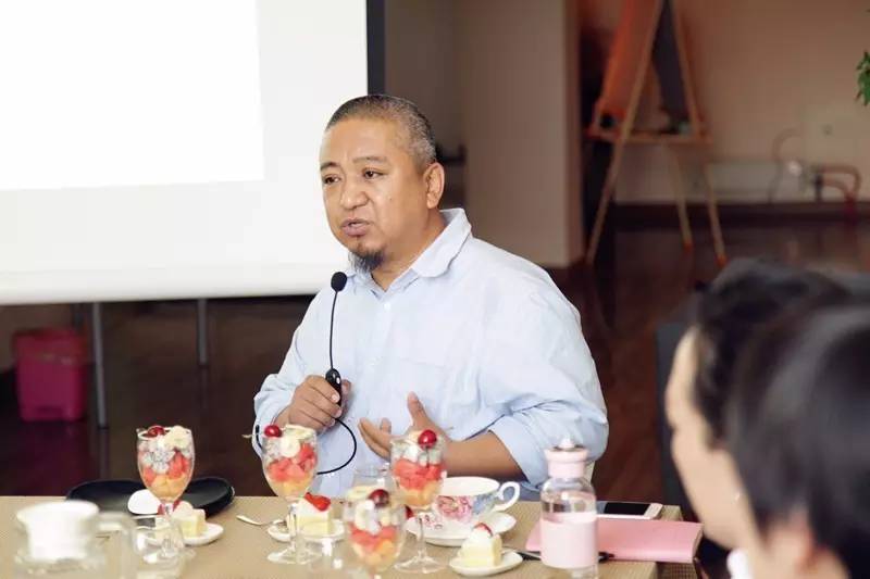 她从赔100万到400家店连锁，她用创业＋10年咨询经验详解如何创新