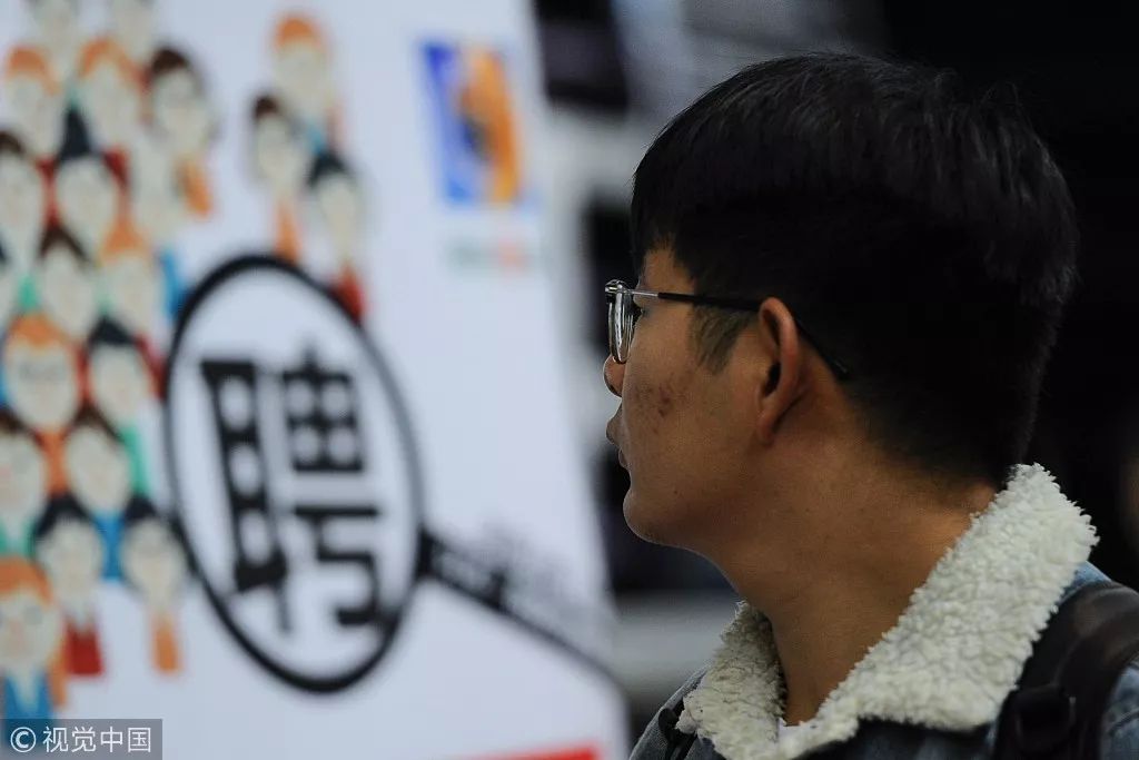 创业公司要缩招，老板最先想到谁？丨创客小酒馆