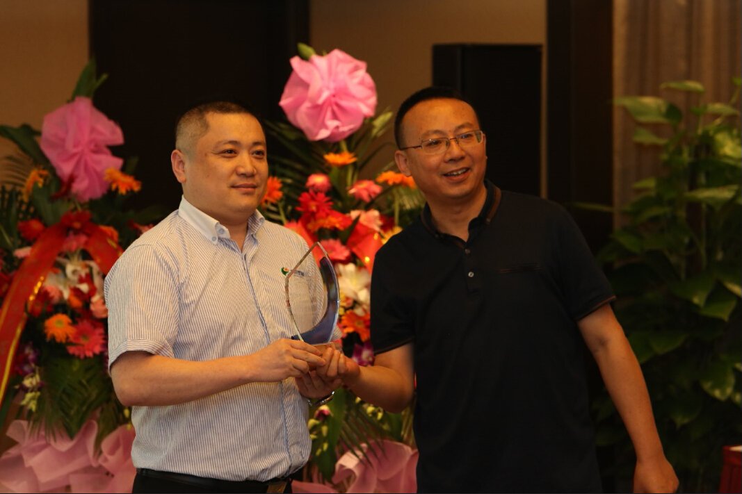 我的塑料网创始人李铁道荣获“中国B2B行业创业导师”称号