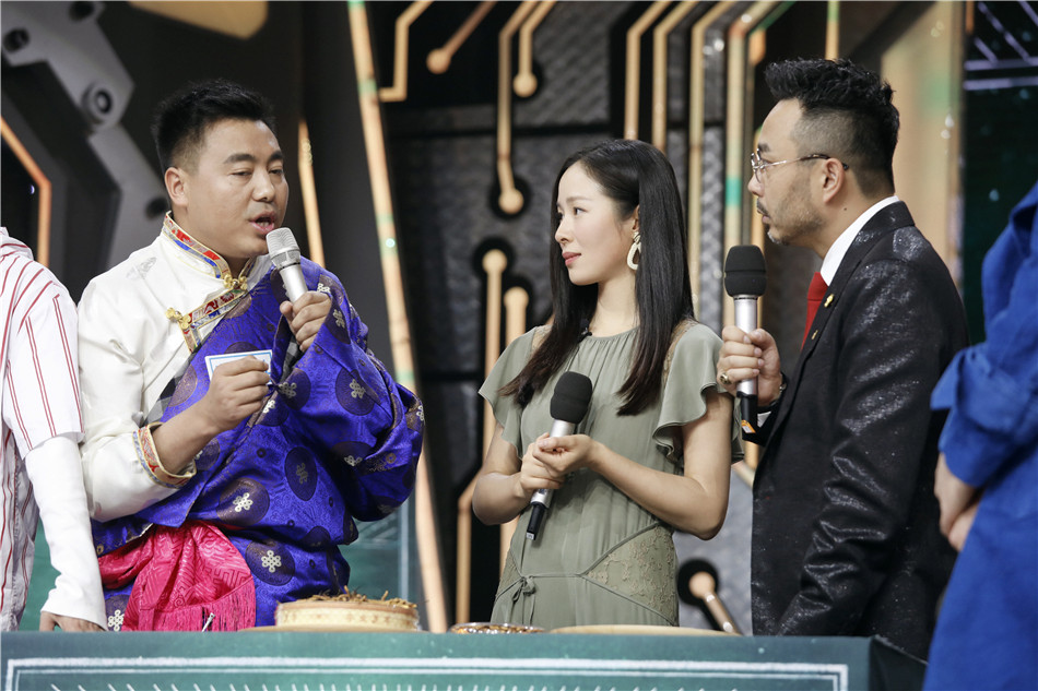 贾乃亮江一燕亮相《天天向上》 助力五四青年返乡创业