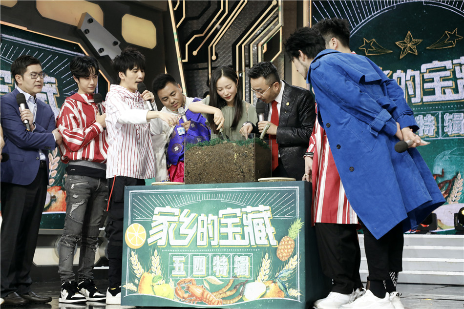 贾乃亮江一燕亮相《天天向上》 助力五四青年返乡创业