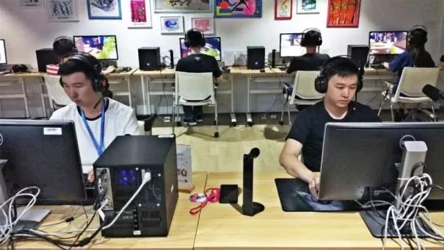一周之内两家校友企业上市