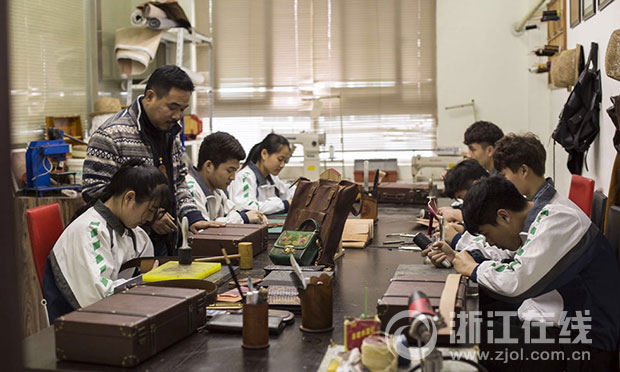 创新创业贯穿教学始终 学生还没毕业就月入过万
