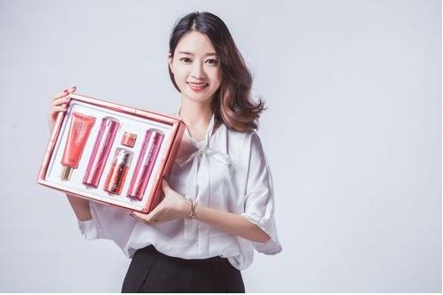 医采闪耀国际创始人黄玉仙，百元创业逆袭人生，年入百万