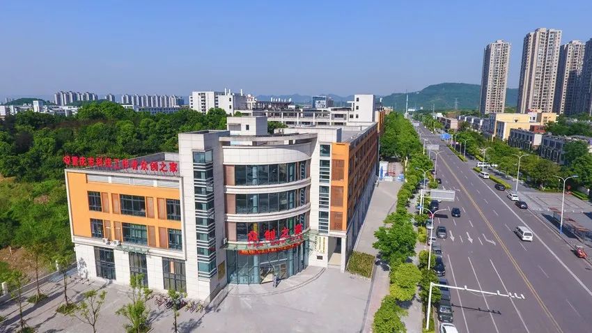 免费创业工位已准备好，速来申请！