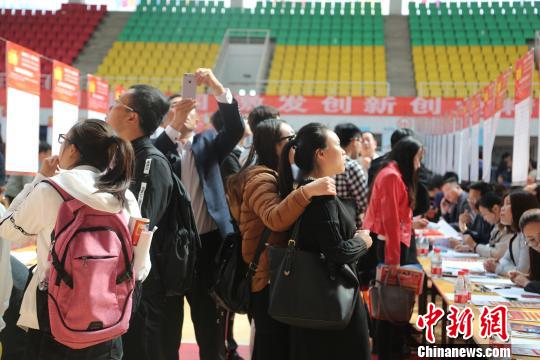 青海省多措施助力高校毕业生就业创业