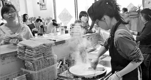 日照年轻妈妈创业瞄上煎饼果子 一年卖出百万个