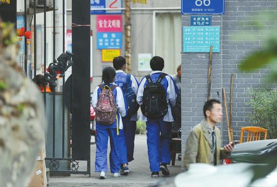 探访成都高考小区 一年租金数万六成住户陪考