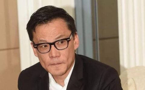 “摔杯”的李国庆，并不容易的再创业