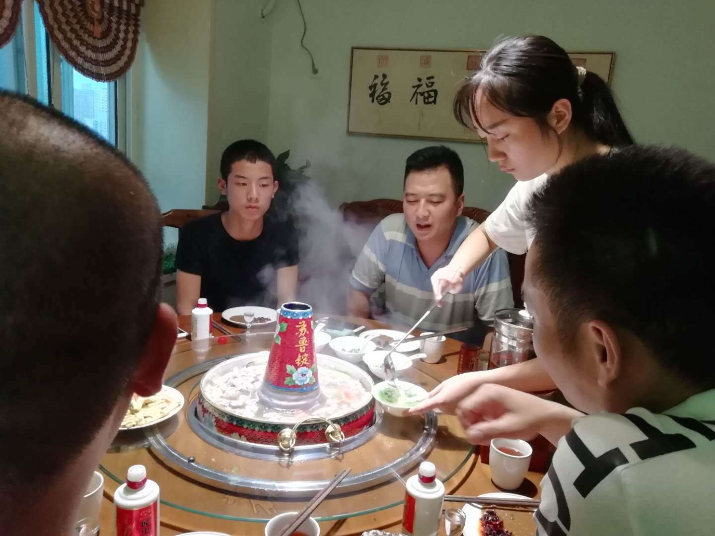 96后西安女大学生放弃国企岗位 创业苏鲁锭冰煮羊中国消费新闻网