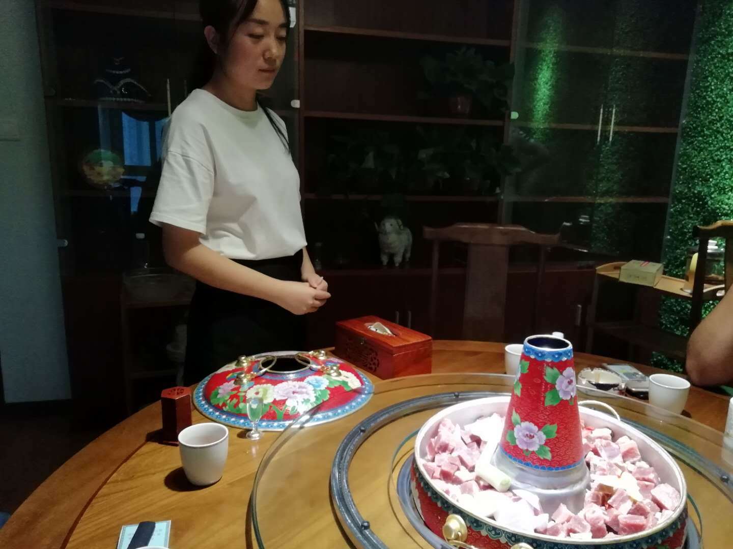 96后西安女大学生放弃国企岗位 创业苏鲁锭冰煮羊中国消费新闻网