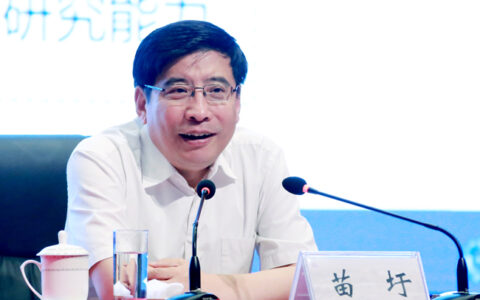 苗圩为工业和信息化部直属高校师生讲授形势与政策课并出席工信创