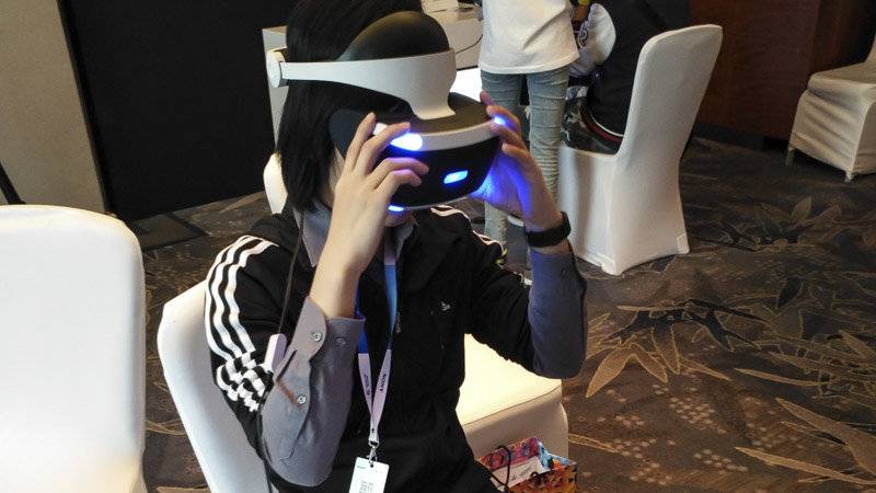 用PS VR玩了一局游戏，让我对VR创业多了三分怀疑