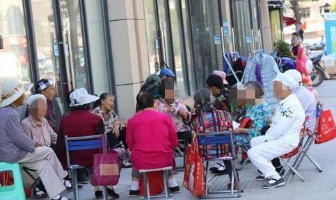 银丝岁月里的温暖守护：探寻新时代养老的多元可能