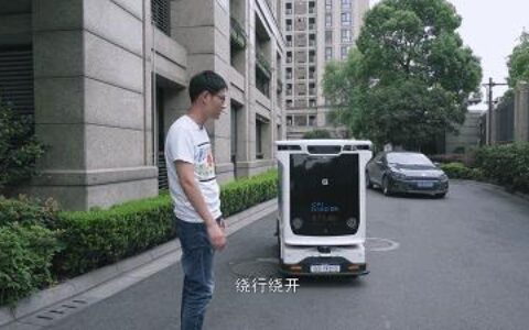 小区里的 “蓝盒子”：无人配送车的温柔日常
