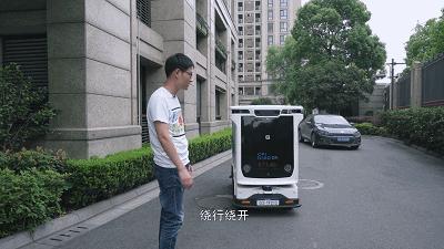 小区里的 “蓝盒子”：无人配送车的温柔日常