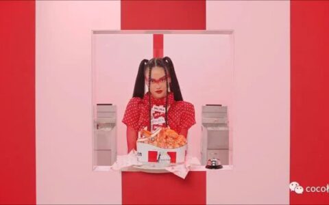 时尚圈那些事儿：穿错袜子也能成潮流？