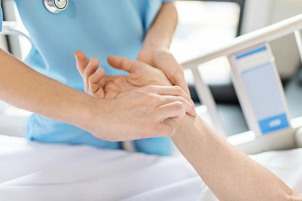 守护暮年健康：养老康复的核心价值与实践路径