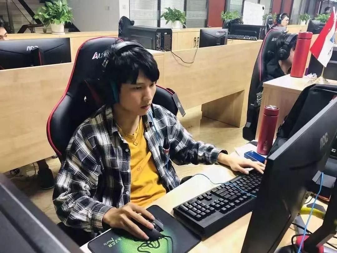 电竞：从娱乐消遣到专业竞技的产业跃迁