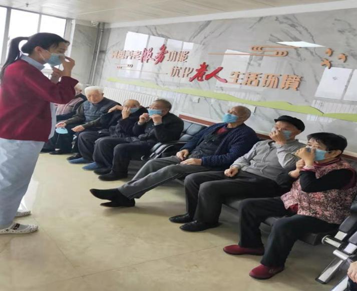 暖阳下的守护：养老康复里的日常温度