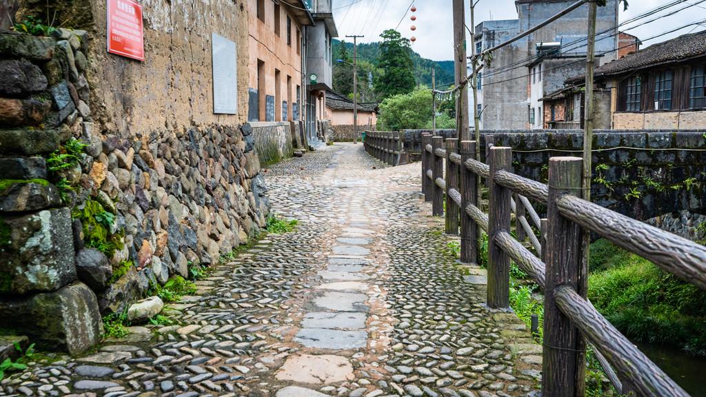 青石板路上的旧时光