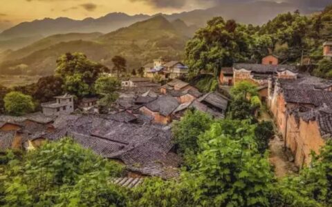 隐于尘嚣：小众旅游的精神栖居之道