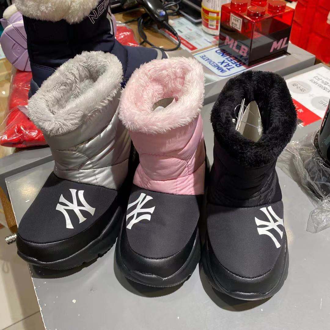 直播间里的微光：那些藏在吆喝声里的温暖与信任