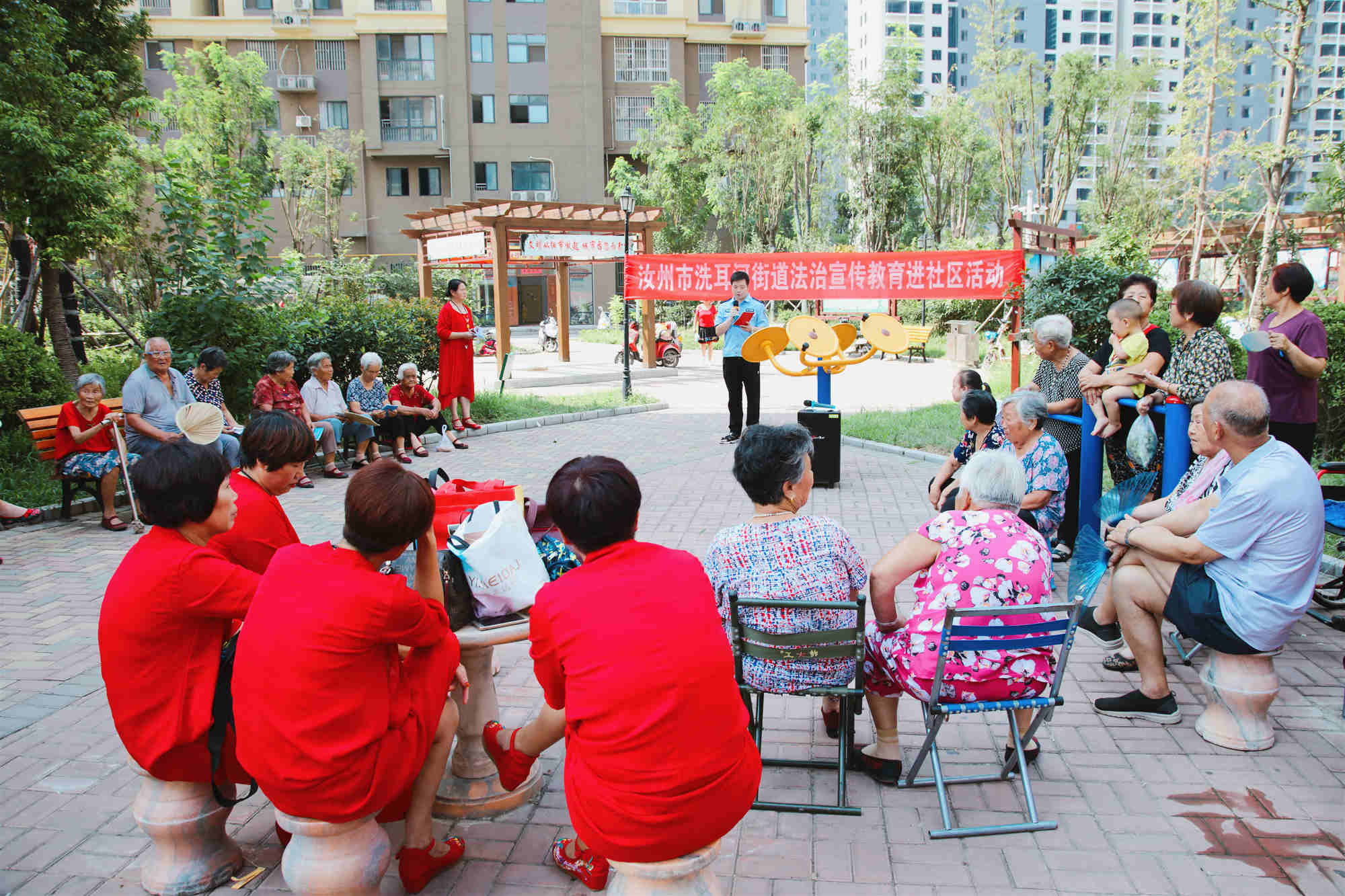 楼下的智能屏藏着生活密码：我住了三年的智慧社区日常
