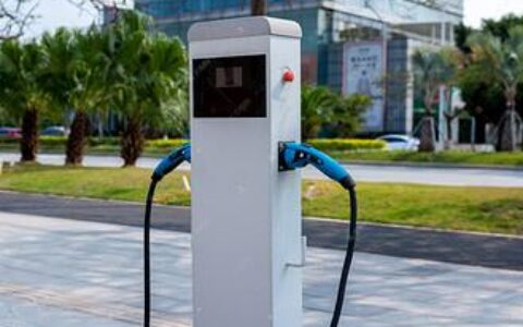 街角的能量灯塔：充电桩里的城市脉动