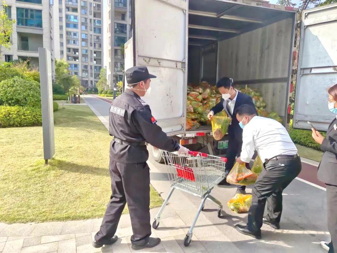 小区里的 “隐形管家”：物业管理那些藏在细节里的温度