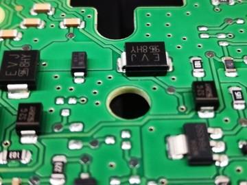 焊锡微光里的生命密码：那些藏在 PCBA 板上的时光故事
