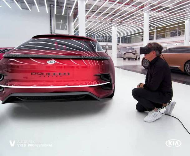 工程师使用Varjo XR-4头显进行整车设计评审