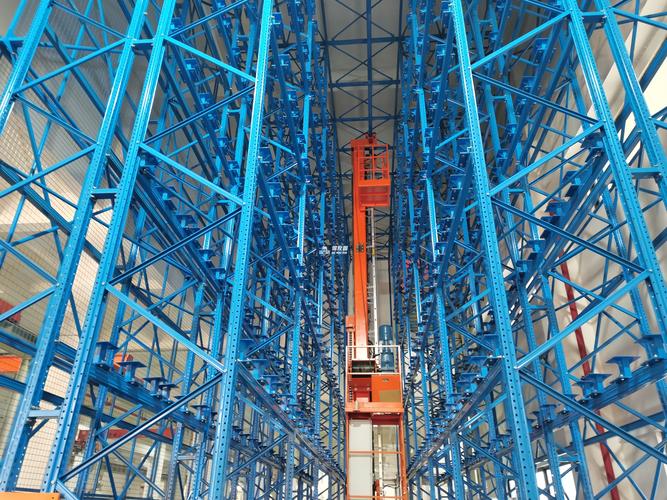自动化立体仓库堆垛机巷道作业实景