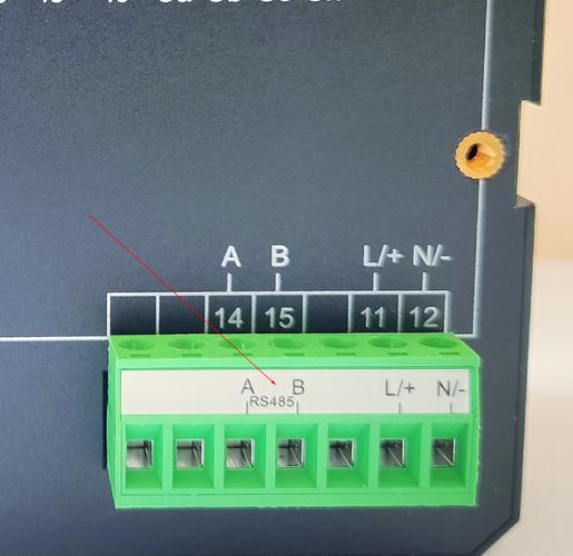 工厂配电柜内Modbus 485总线接线端子特写