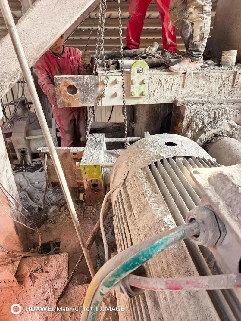 铸造车间恶劣环境下液压泵站维护实景