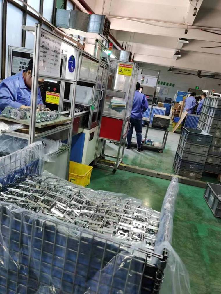 汽车零部件自动化流水线瓶颈工位现场