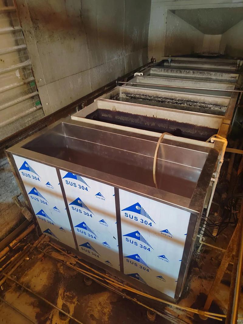 阳极氧化前处理除油槽作业实拍